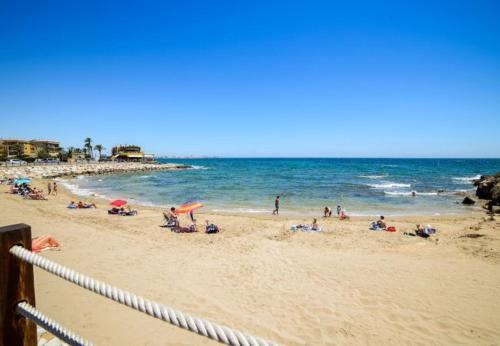 Punta Prima Apartment Sleeps 4 With Pool Air Con And Wifi
