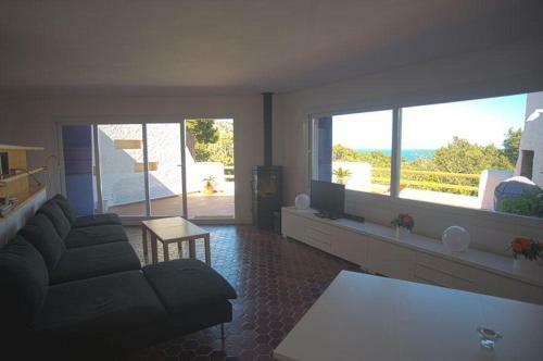 Aiguablava Holiday Home Sleeps 8 With Air Con