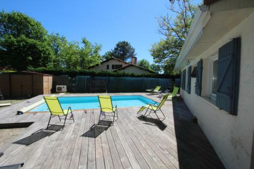 Maison 4 Chambres Avec Piscine