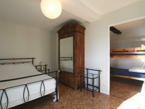 G�te Andoins, 3 Pi�ces, 4 Personnes - Fr-1-384-399