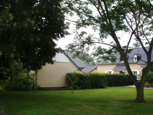 G�te Andoins, 3 Pi�ces, 4 Personnes - Fr-1-384-399
