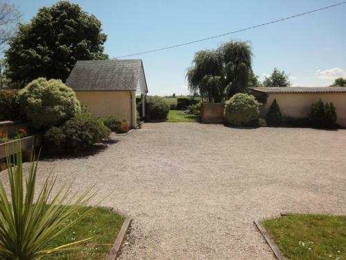 G�te Andoins, 3 Pi�ces, 4 Personnes - Fr-1-384-399