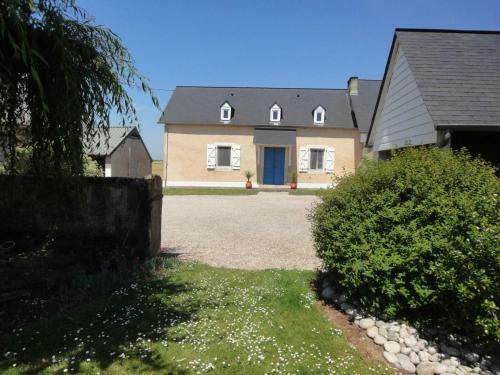 G�te Andoins, 3 Pi�ces, 4 Personnes - Fr-1-384-399