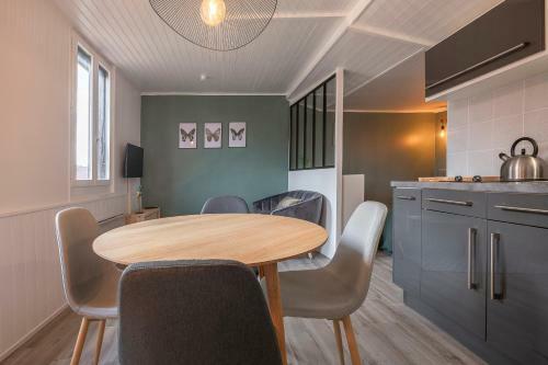 Apartamento Le Toit Du Palais de L'isle - Studio Avec Vue Imprenable