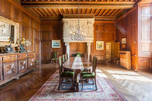 Le Moulinaud Chateau Sleeps 12 Pool Wifi