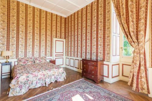Le Moulinaud Chateau Sleeps 12 Pool Wifi