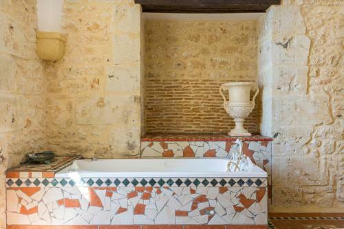 Le Moulinaud Chateau Sleeps 12 Pool Wifi