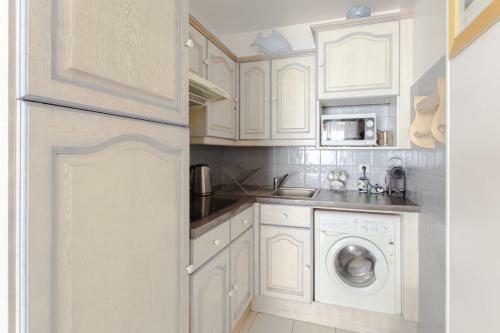 Apartamento Seafront Furnished Studio