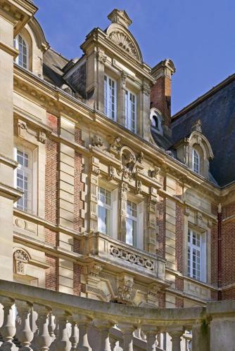 Attainville Chateau Sleeps 27 Wifi