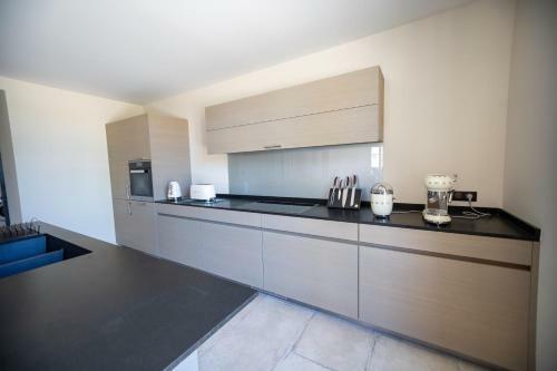 Hostal Les Frenes En Provence-ch�teau Zen