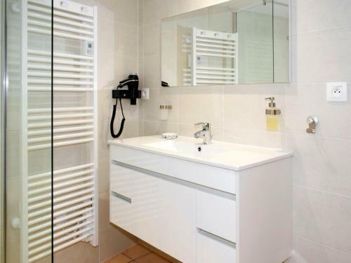 Holiday Home G�te Troglodytique - Azy105