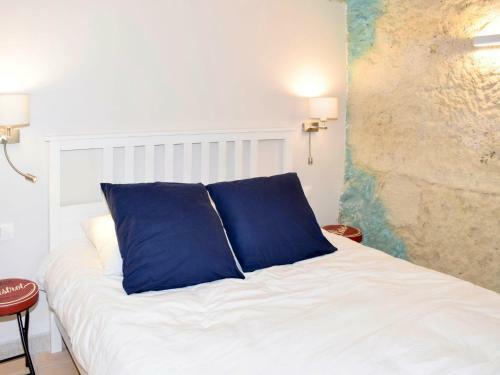 Holiday Home G�te Troglodytique - Azy105