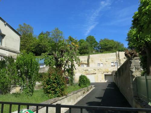 Holiday Home G�te Troglodytique - Azy105