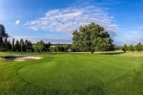 Hotel Barbaste Domaine Du Golf D'albret 3p6