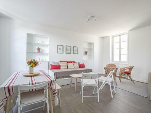 Large Comfortable Apartment In Bayeux