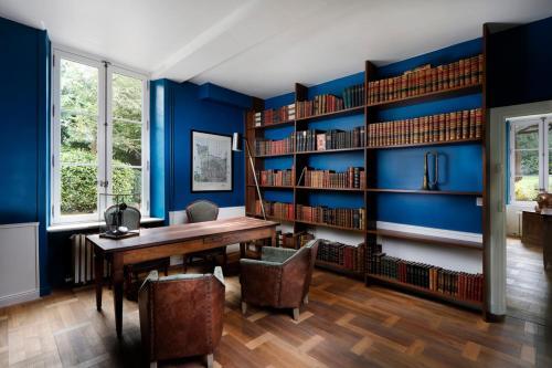 Bayeux Chateau Sleeps 18