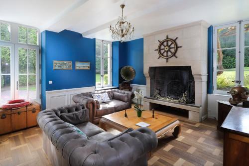 Bayeux Chateau Sleeps 18
