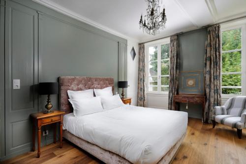 Bayeux Chateau Sleeps 18