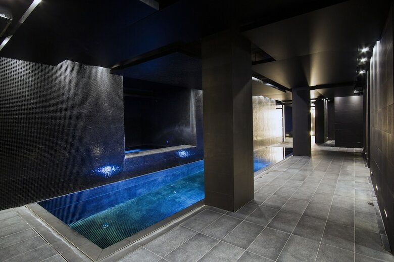 Mhotel