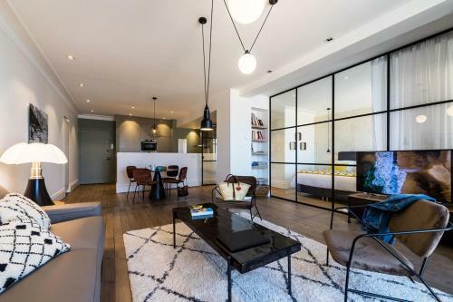 Beachview Keyweek Beachfront Renovated Apartment With Parking In Biarritz