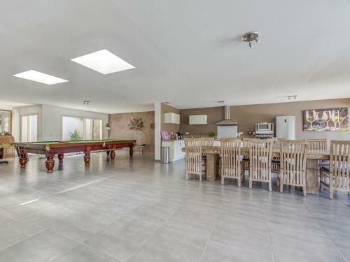 Magnificent Holiday Home In Bize-minervois With Jacuzzi