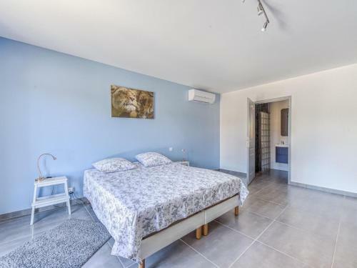 Magnificent Holiday Home In Bize-minervois With Jacuzzi