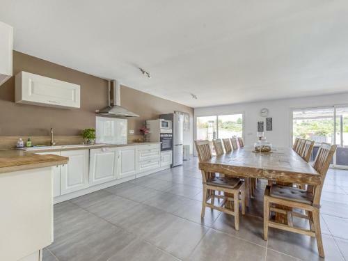 Magnificent Holiday Home In Bize-minervois With Jacuzzi