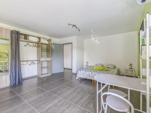 Magnificent Holiday Home In Bize-minervois With Jacuzzi