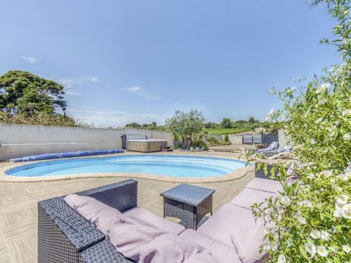 Magnificent Holiday Home In Bize-minervois With Jacuzzi