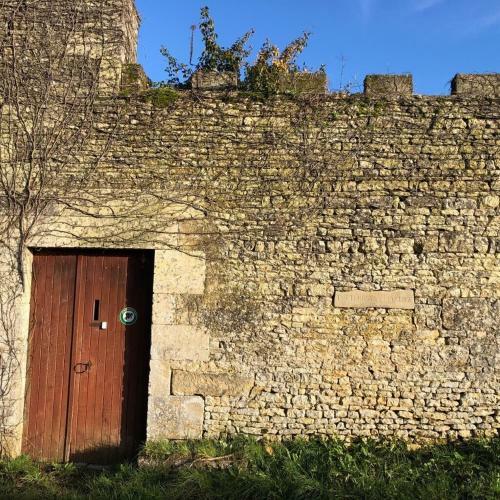 Blacksmiths Apartment In Blanzay - 1 Bed