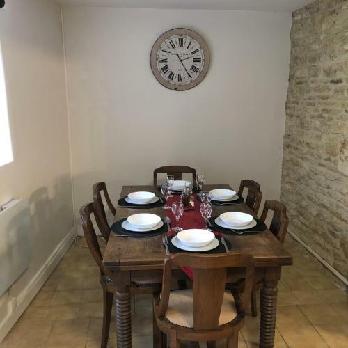 Blacksmiths Cottage In Blanzay - 3 Beds