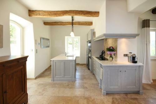 Bonnieux Villa Sleeps 8 With Pool And Wifi