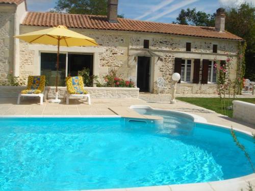 House With One Bedroom In Bussac Foret With Shared Pool And Wifi