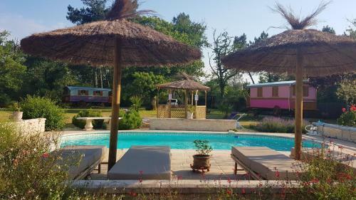 House With One Bedroom In Bussac Foret With Shared Pool And Wifi