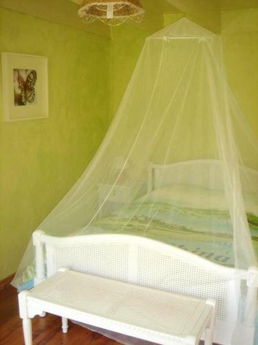 House With One Bedroom In Bussac Foret With Shared Pool And Wifi