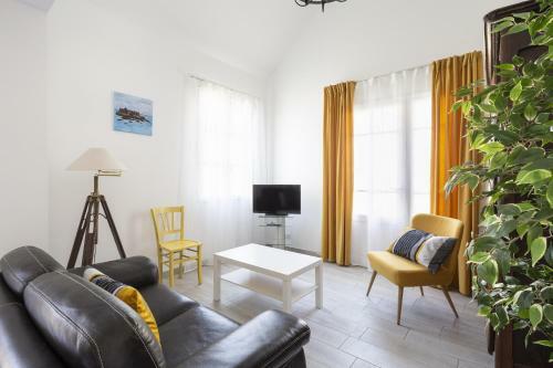 Cancale, La Houle, Maison Avec Jardin Et Parking