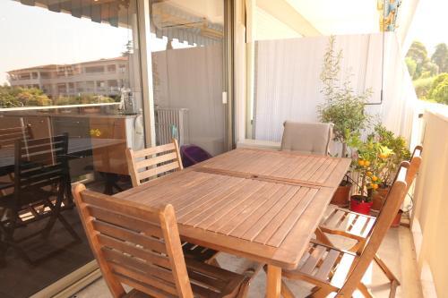 Cannes Apartment Sleeps 6 Pool Air Con Wifi