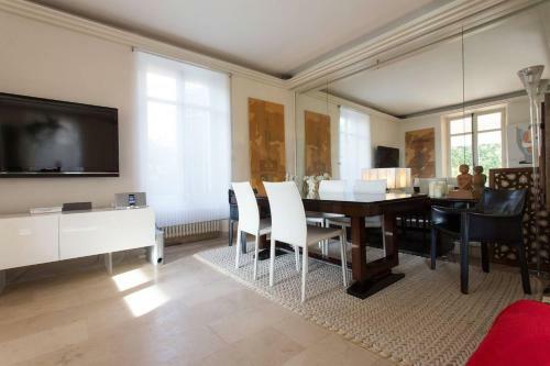 Superb Villa Cannes Palm Beach
