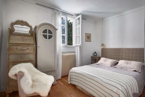 Villa Surrounded By Greenery - Villa Les Pins