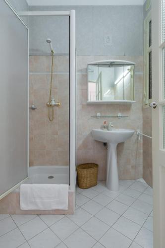 Cannes Apartment Sleeps 8 Wifi T692686