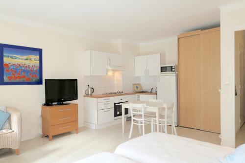 Cannes Apartment Sleeps 2