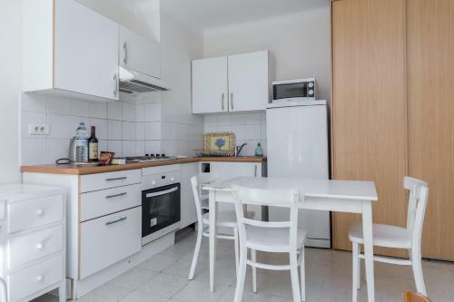 Cannes Apartment Sleeps 2