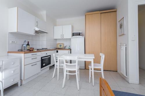 Cannes Apartment Sleeps 2