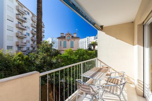 Cannes Apartment Sleeps 2