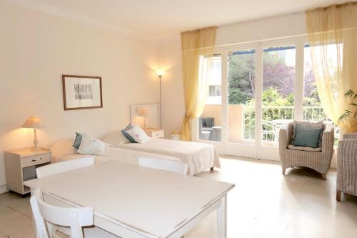 Cannes Apartment Sleeps 2