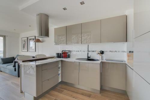 Apartamento Sea View Flat - Pool, Terrace, Parking By Guestready