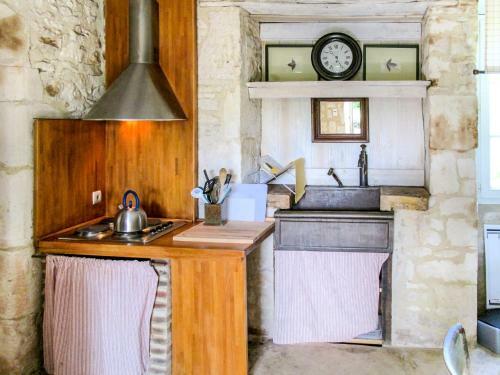 Holiday Home La Grange Et Le Cur�e - Crn102