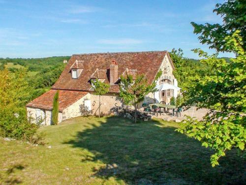 Holiday Home La Grange Et Le Cur�e - Crn102