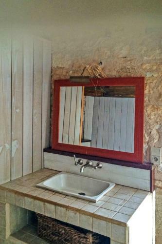 Holiday Home La Grange Et Le Cur�e - Crn102