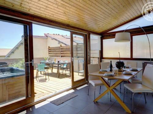G�te Cellieu, 4 Pi�ces, 6 Personnes - Fr-1-496-8